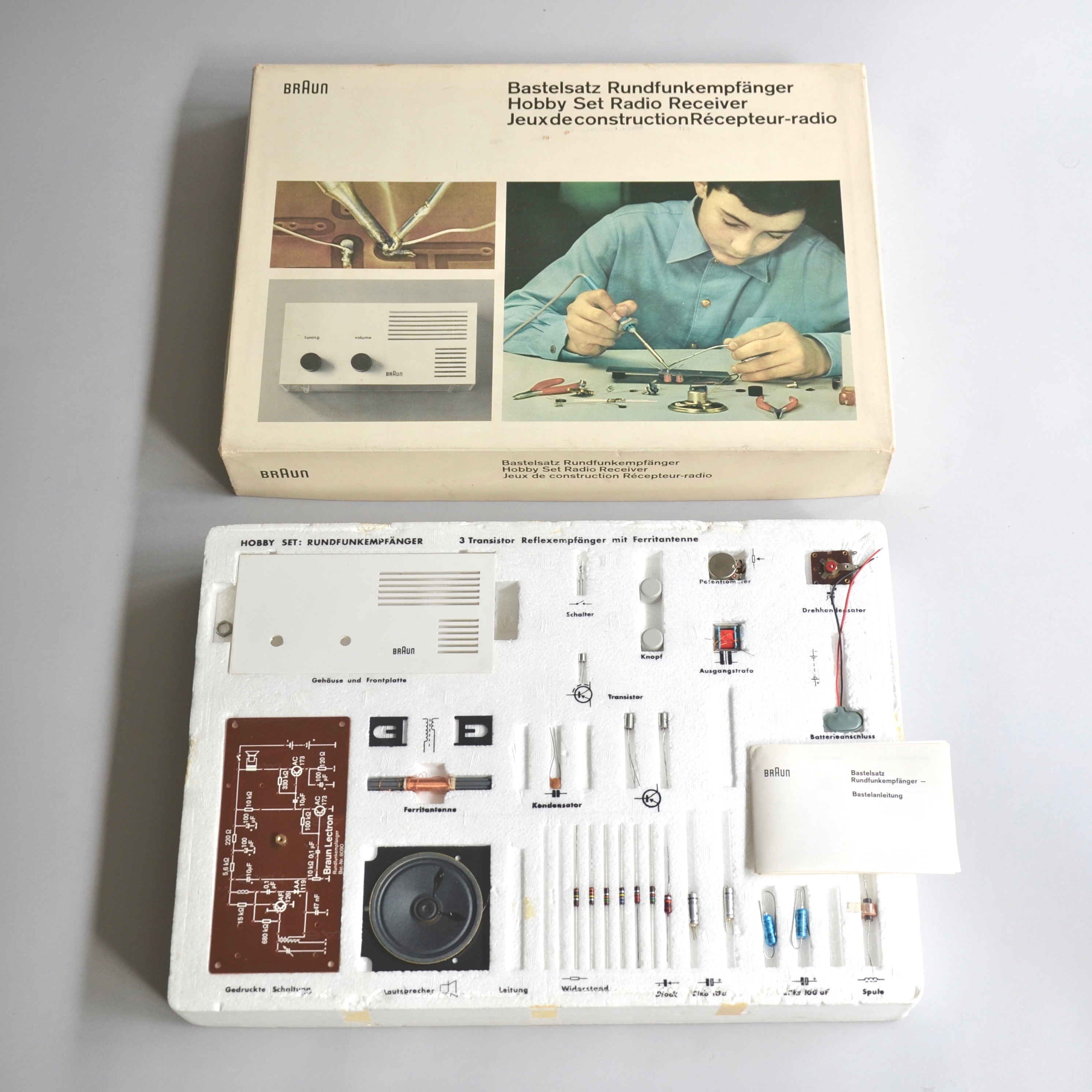 The hobby set radio receiver design by Dieter Rams and Jürgen Greubel, 1967. Photo: http://dasprogramm.co.uk/