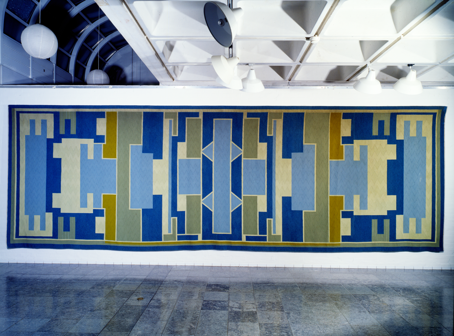 Untitled (commissioned for Nørreland school), 1968. Carpet in wool, 241 x 732 cm. Ⓒ Holstebro Kunstmuseum